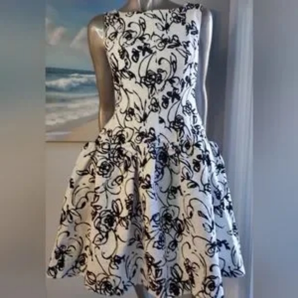 ^$5,000 OSCAR DE LA RENTA ICONIC WHITE FLORAL PLEAD SILK RUNW DRESS US S - Picture 5 of 15